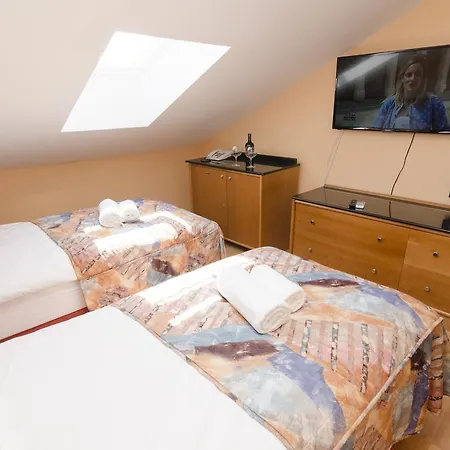 Bed and breakfast Vila Tade
