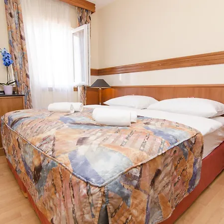 Vila Tade Bed and breakfast 3*