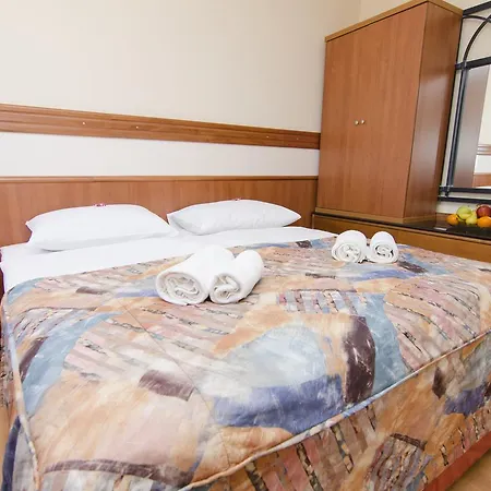 Bed and breakfast Vila Tade Debeljak