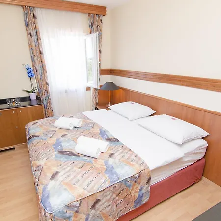 Bed and breakfast Vila Tade 3*
