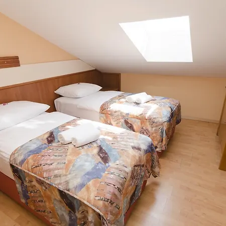 Vila Tade Bed & Breakfast 3*
